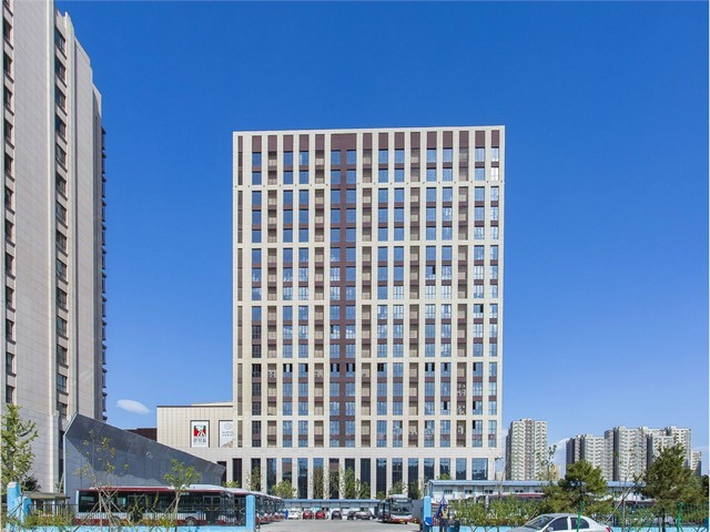 钢化隔断玻璃间